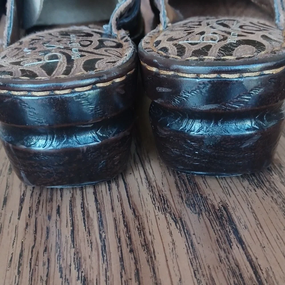 BOC Born Concept Tooled Embossed Leather Clog Slip On Womens Shoe Size 7 - Picture 8 of 10
